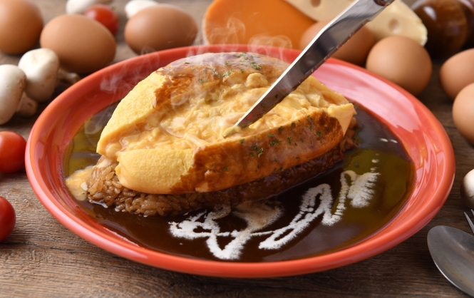 憧れの『ぱっかーんオムライス』に釘付け。おいしい演出が盛りだくさんの”オムライス専門店”